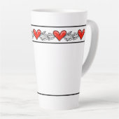 Elegantes Herzdesign Latte Tasse (Rechte Ecke)