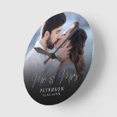 Elegantes Hochzeitsfest Foto Chic NewlyWed Runde Wanduhr (Winkel)