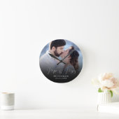 Elegantes Hochzeitsfest Foto Chic NewlyWed Runde Wanduhr (Zuhause)