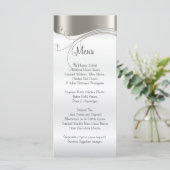 Elegantes Hochzeitsmenü mit Silber und Weiß Satin Menükarte (Stehend Vorderseite)