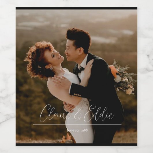 Elegantes Hochzeitsskript personalisiertes Foto Weinetikett (Einzelnes Label)