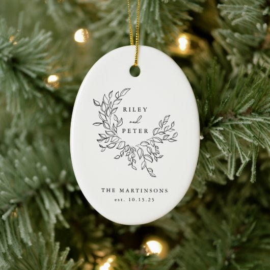 Elegantes Hochzeitsszenario-Wappen Personalisiert Keramik Ornament (Baum)