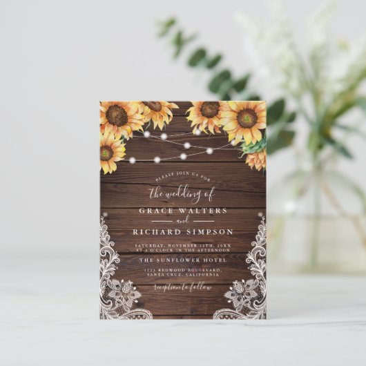 Elegantes Holz, Sonnenblumen, Lichter und Hochzeit Einladungspostkarte (Stehend Vorderseite)