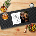 Elegantes Jubiläum Vow Renewal Bar Matte<br><div class="desc">Elegante Vow Renewal Jubiläumsmatte mit eleganter Schrift-Typografie in modernem,  klassischem Schwarz und Weiß. Fügen Sie einfach Ihr eigenes Foto und Details zu einem atemberaubenden Bar hinzu! Macht ein tolles Jubiläumsgeschenk oder bekommt eines für sich!</div>