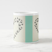 Elegantes Jumbo Cup Design - Schmetterlingsherz Si Jumbo-Tasse (Vorderseite)