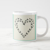 Elegantes Jumbo Cup Design - Schmetterlingsherz Si Jumbo-Tasse (Rechts)