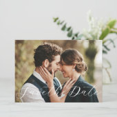 Elegantes Kalligrafisches Foto Save the Date (Stehend Vorderseite)