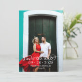 Elegantes Kalligrafisches Weißtext-Foto Save the D Einladung (Stehend Vorderseite)