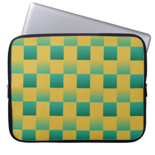 Elegantes kariertes Muster in Grün und Gold Laptopschutzhülle