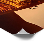 Elegantes Kastanienpferd im Sattel Poster (Ecke)