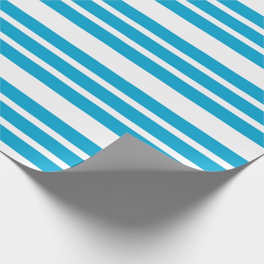 Elegantes, klassisches Baby Blue & White Stripes M Geschenkpapier (Ecke)