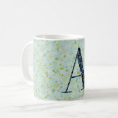 Elegantes, klassisches Blumenmonogramm A in Blau m Kaffeetasse (Vorderseite Links)
