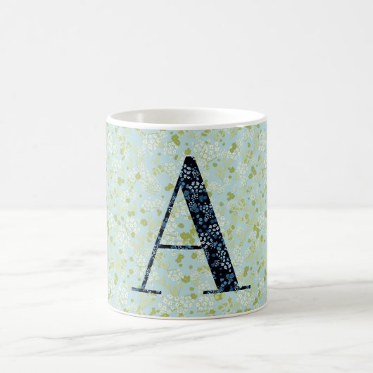 Elegantes, klassisches Blumenmonogramm A in Blau m Kaffeetasse (Mittel)