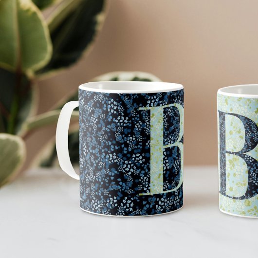 Elegantes, klassisches Monogramm mit Blumenmuster  Kaffeetasse