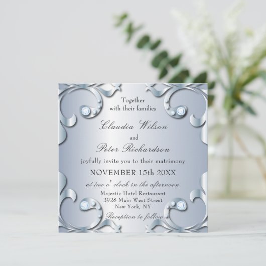 Elegantes klassisches Platin mit Edelsteinen Hochz Einladung (Stehend Vorderseite)