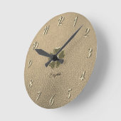 Elegantes Kleeblatt Patricks Day Leather Runde Wanduhr (Winkel)