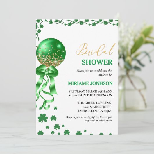 Elegantes Kleeblatt St. Patrick's Day Brautparty Einladung (Stehend Vorderseite)