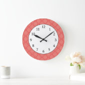 Elegantes Korallenmuster und weißes Damastmuster Große Wanduhr (Zuhause)