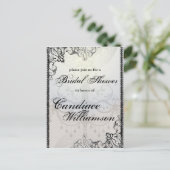 Elegantes Kronleuchter und Schnörkel Brautparty Einladungspostkarte (Stehend Vorderseite)