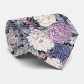 Elegantes Lavender Blue Modern Blumenmuster Krawatte (Gerollt)