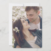 Elegantes Lavender Spring Wildblume Foto Hochzeit Einladung (Rückseite)