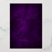 Elegantes Leaf Swirl Lila Hochzeit Folieneinladung (Rückseite)