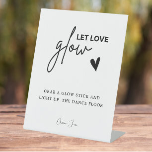 Elegantes Liebe-Glühen-Hochzeitsglanz-Stick-Zeiche Sockelschild