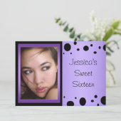 Elegantes Lila Black Spots Foto Sweet 16 Einladung (Stehend Vorderseite)