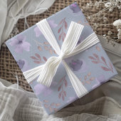 Elegantes Lila Blumenmuster Geschenkpapier
