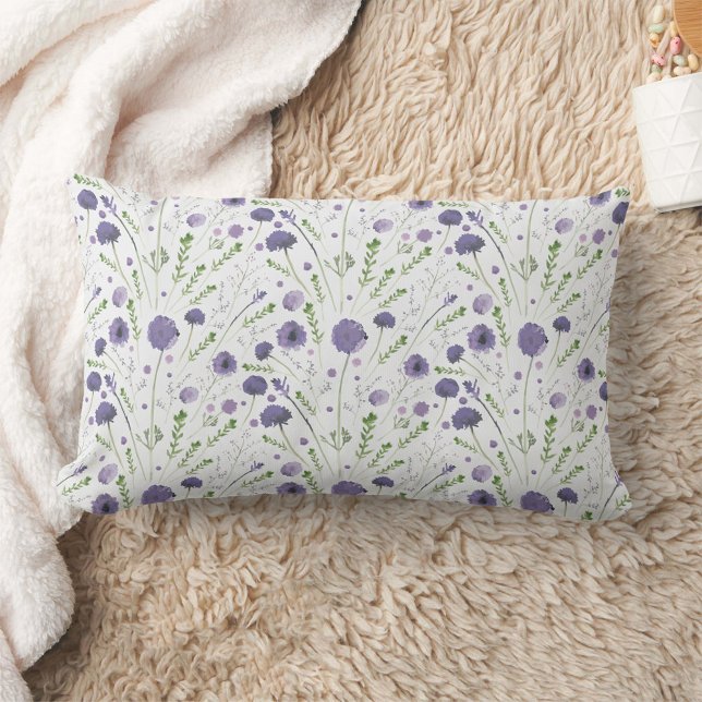 Elegantes, Lila, florales Muster Lendenkissen (Elegant Purple Watercolor Floral Pattern Lumbar Pillow from Studio Posies.)