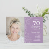 Elegantes Lila Foto mit weißer Blüte 70. Geburtsta Einladung (Stehend Vorderseite)