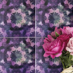 Elegantes Lila geometrisches Muster Fliese<br><div class="desc">Diese Keramik-Kachel zeichnet sich durch ein kompliziertes geometrisches Muster aus, das die mittlere Bühne übernimmt. Im Mittelpunkt des Designs steht ein sternähnliches Motiv, das von mehreren Schichten komplexer geometrischer Formen umgeben ist. Die Farbpalette wird von verschiedenen lila und schwarzen Farbtönen dominiert und verleiht der Kachel einen Hauch von Mysterium und...</div>
