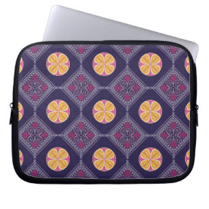 Elegantes Lila Gewebe mit gelbem Blumenmuster Laptopschutzhülle