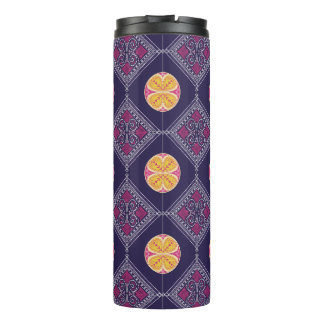 Elegantes Lila Gewebe mit gelbem Blumenmuster Thermosbecher