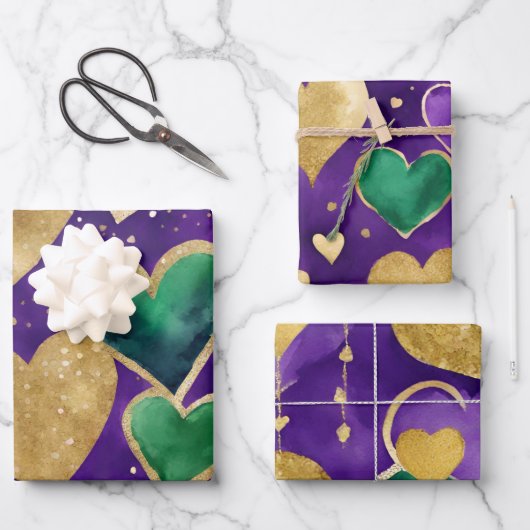 Elegantes Lila, grünes und goldenes Herz Mardi Gra Geschenkpapier Set (Vorderseite)