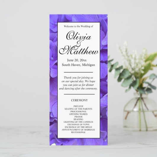 Elegantes lila Hydrangeas Hochzeitsprogramm (Stehend Vorderseite)