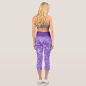 Elegantes Lila rosa blaues Mosaik Capri Leggings (Rückseite)
