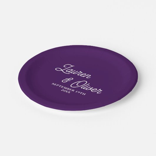 Elegantes Lila Script Minimalistisch Wedding Pappteller (Schrägansicht)