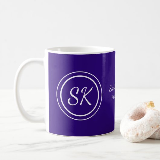 Elegantes Lila-Script-Monogram-Geschäft Kaffeetasse (Mit Donut)
