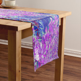 Elegantes Lila und blaues Limelight Hydrangea Kurzer Tischläufer