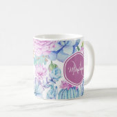 Elegantes lila und blaues saftiges Blumen mit Kaffeetasse