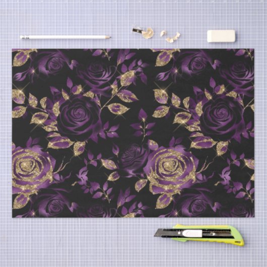 Elegantes Lila und Gold Rose Blumenmuster Seidenpapier (Handwerk)