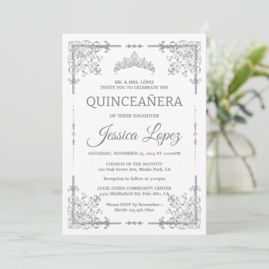 Elegantes Luxuriöses Weiß und Gray Quinceanera Einladung (Stehend Vorderseite)
