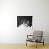 Elegantes Mädchen mit Blume im Haar Moderne Kunst Wandteppich (Beispiel (Horizontal))