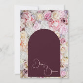 Elegantes Mahogany Floral Arch Summer Brautparty Einladung (Rückseite)