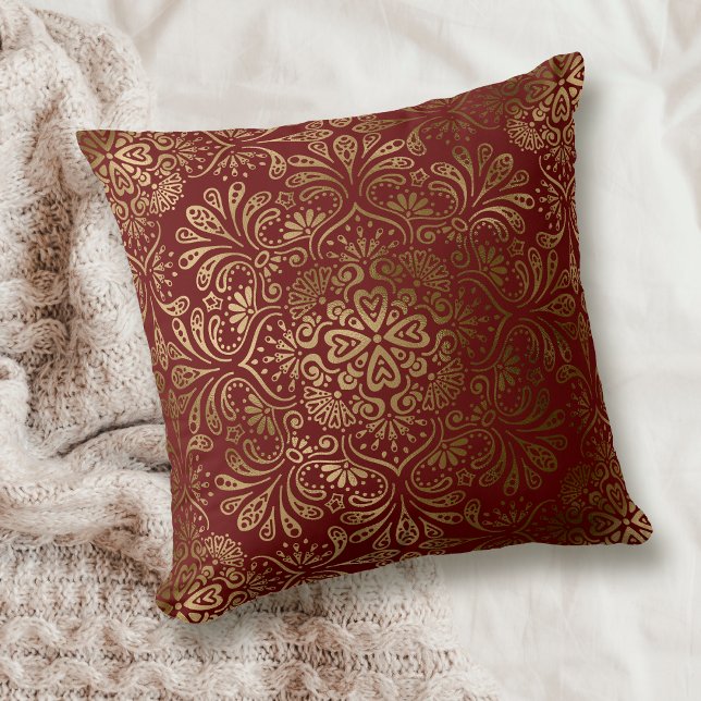 Elegantes Mandala Muster auf Maroon Red Throw Kiss Kissen (Von Creator hochgeladen)