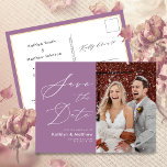 Elegantes Mauve Modernes Foto Hochzeit rettet das  Ankündigungspostkarte<br><div class="desc">Elegante Mauve elegante Script Modernes Foto Minimalistisch Hochzeit speichern Sie die Datum Ankündigung Postcard. Lass Familie, Freunde und Kollegen wissen, dass Sie Set ein Datum für Ihre Hochzeitsfeier mit dieser eleganten, stilvollen und modernen Hochzeit speichern Sie das Datum Einladungskarte. Alle Texte sind so vorbereitet, dass Sie sie einfach und schnell...</div>