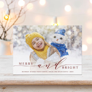 Elegantes Merry and Bright Red Script Foto Feiertagskarte