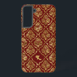 Elegantes metallisches goldenes Damaskus-Muster au Samsung Galaxy Hülle<br><div class="desc">Metallische Goldtextur,  Vintage Blumendampfer mit dunkelrotem Hintergrund. Anpassbare Monogramm.</div>