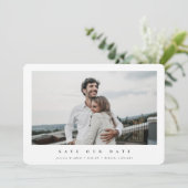 Elegantes Minimal Modernes Single Fotograf Save The Date (Stehend Vorderseite)